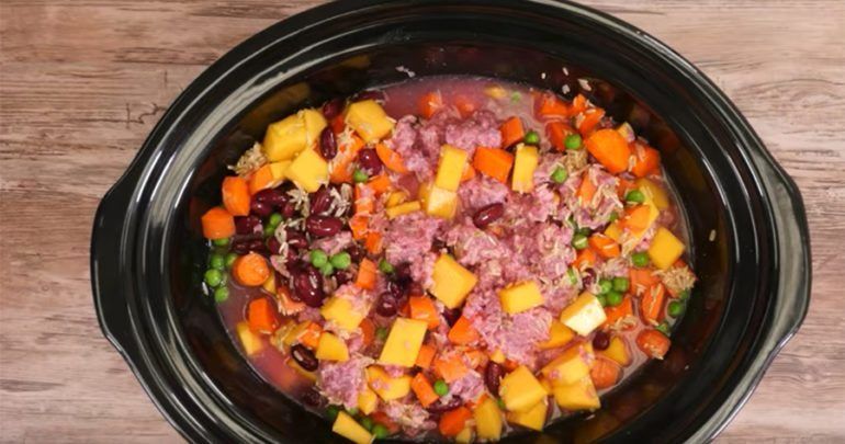 How to Make Dog Food in a Slow Cooker